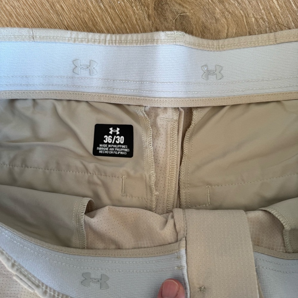 Under Armour air vent tan pants golf - Picture 5 of 8
